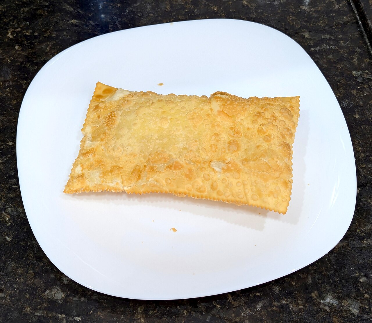 Pastéis de feira dourados, recém-fritos